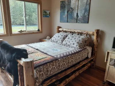 Bear and Berry Lodge -  The Most Beautiful Spot in Seward!
