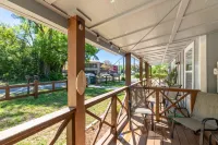 Relaxing Duplex Retreat - Beaches, Hospital, Food