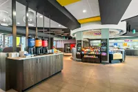 Tru by Hilton Rogers Bentonville - فطور