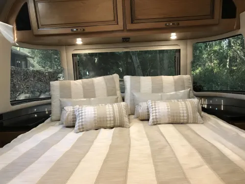 RIVERFRONT Lush&Lux AIRSTREAM Cabin Stunning Views