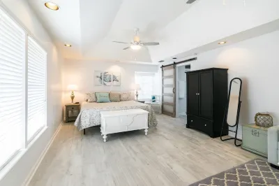 Beach & Pool in South Jax Beach Sleeps 8 to 12!