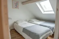 Bleu Bonheur, Appartement Cosy au Coeur de la Baie Các khách sạn gần Eglise Saint-Martin