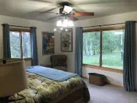 Peaceful, Private, Quiet And Luxurious Cabin On 15 Acres Surrounded by Forest Hoteles en South Lawrence