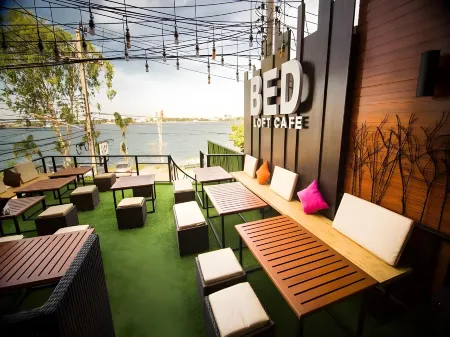 Bed Loft Cafe