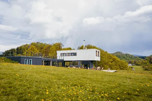 Ursa Mica Glamping Resort - bar