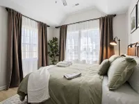 Spacious 6-bedroom house in beautiful Downtown Brevard ブルバードのホテル