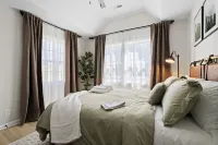 Spacious 6-bedroom house in beautiful Downtown Brevard