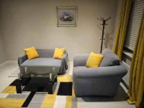 Charming 3 Bed Home in Stepps, Glasgow - Garden & Patio