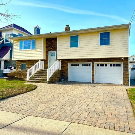 Belmar Shore House by the Sea! 1.5 Blocks to Beach with 6 Badges & Parking