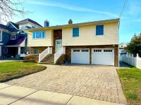 Belmar Shore House by the Sea!  1.5 Blocks to Beach with 6 Badges & Parking