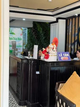 Sunflower Hotel by Huong Duong Hotel - Thanh Hoa Отели в г. Quang Xuong District