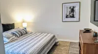 Trendy Cottage - Short walk to the beach - Backyard Oasis
