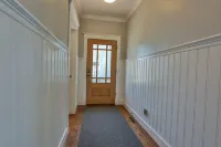 AMAZING Lakefront And Well Designed Lakehouse: That Is Sure To Please