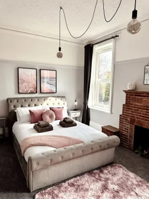 The Retreat - Large Stylish Boutique Apartment, 2 Mins From Beach. Các khách sạn gần O2 Academy Bournemouth