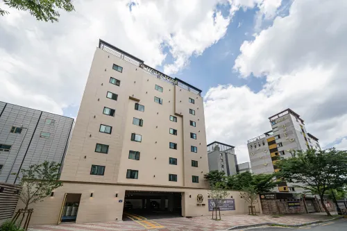 Gimhae Jangyu Vibe Hotel - 3-Star