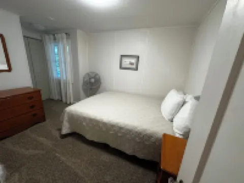 Cozy beach cottage, steps from Lewes Beach Hoteles en Lewes