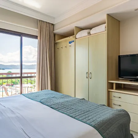 Ocean View Studio in a Beachfront Resort Jbv433