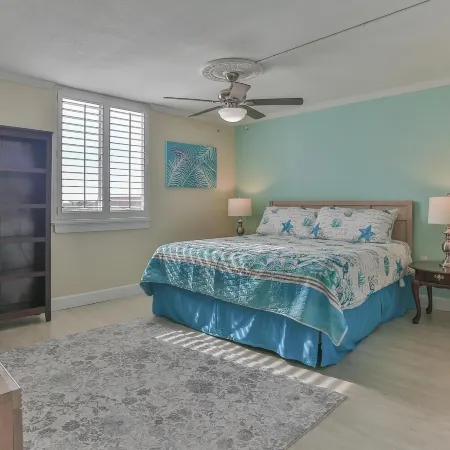 Dolphin Point 402C - 2Br Updated Condo with Harbor and Gulf Views