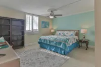 Dolphin Point 402C - 2Br Updated Condo with Harbor and Gulf Views