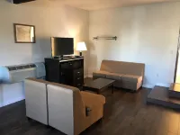 Manhattan Inn & Suites