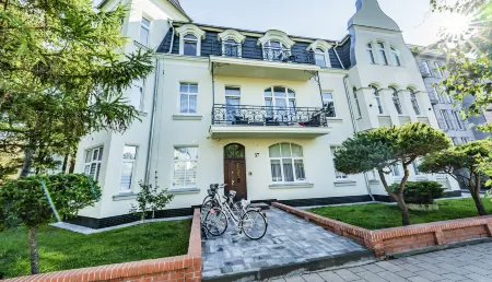 Baltic Apartments - Willa Carmen DeLuxe Отели рядом с достопримечательностью «Свиноуйсьценский маяк»