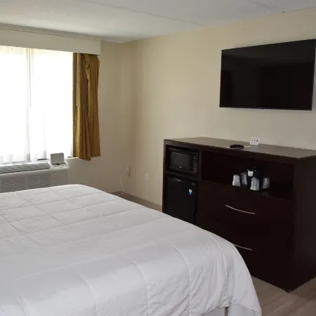 BridgePointe Hotel & Marina