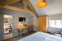The Pointer - Pet friendly