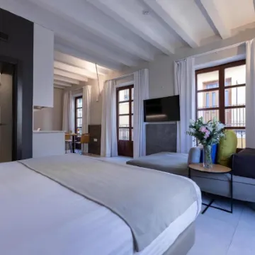 Myr Plaza Mercado & Spa Hotels near Quart Towers