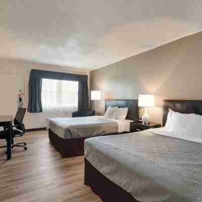 Econo Lodge Rooms