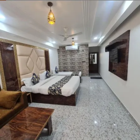 Hotel Vrindavan Palace