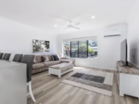 The Laneway Villas by Burleigh Letting Company