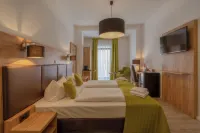 Weinhotel des Riesling Zum Grünen Kranz فنادق في روديشيم
