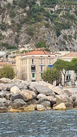 Galene - Beachfront in Costa d'Amalfi Отели в г. Майори