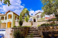 Emerald Villa Cafe & Restaurant  호텔