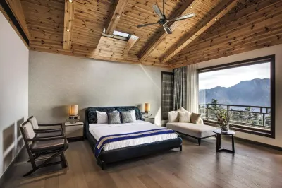 An extravagant Pushp villa overlooking the Ganges