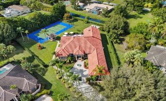 Grand 6BR Plantation Estate w/ Tennis & Pool