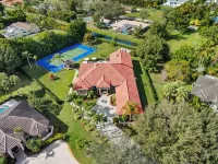 Grand 6BR Plantation Estate w/ Tennis & Pool Hotels in Plantation