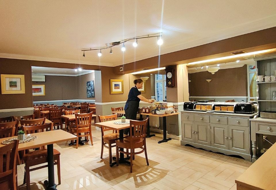 더 그레셤 호텔 내부 복도 또는 공용공간