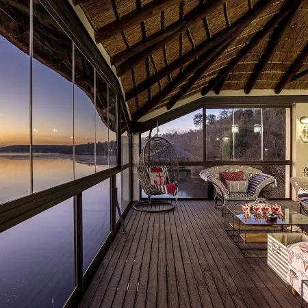 Vaal River Yolo Spaces – Vaal River Bush Lodge