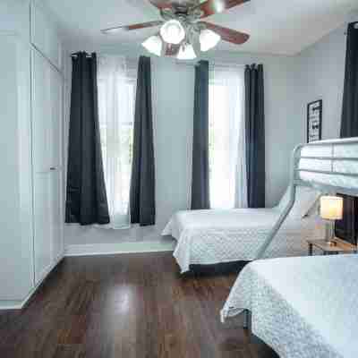 Remodeled Historic 2Br 1BA House Near Downtown Rooms