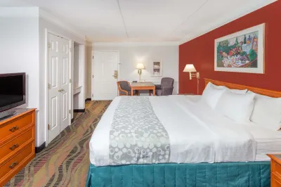 Days Inn & Suites by Wyndham Arlington Heights Hotels in Buffalo Grove