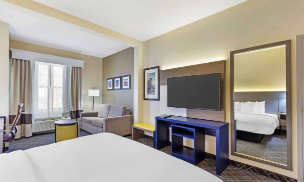 Comfort Suites Hanes Mall