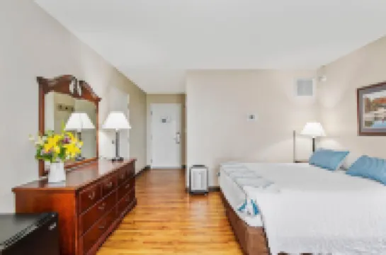 Top Floor Handicap Accessible Bay View Hotels in North East