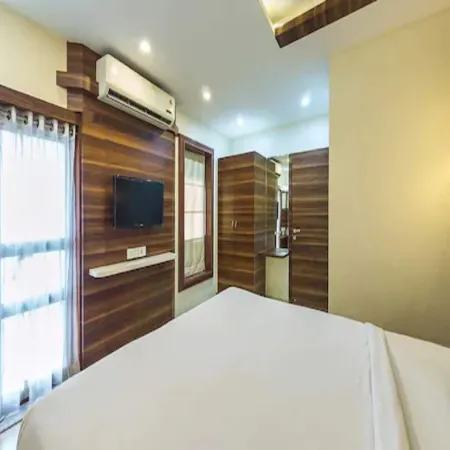 Hotel Raj Palace Отели в г. Ахмеднагар