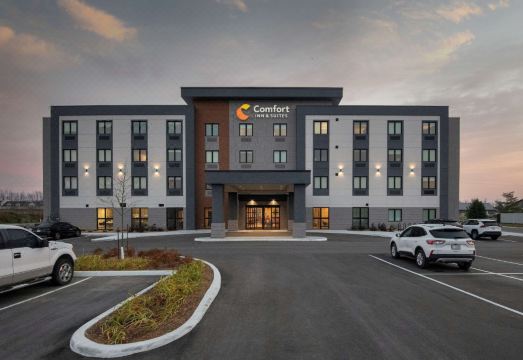 Carlton Holiday Hotel & Suites Over view