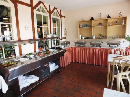 Seehotel & Restaurant Karlslust Отели в г. Хайдезе