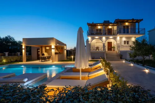 Paris Family Villa!