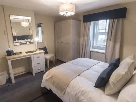 New Crown Inn Отели в г. Иден Дистрикт