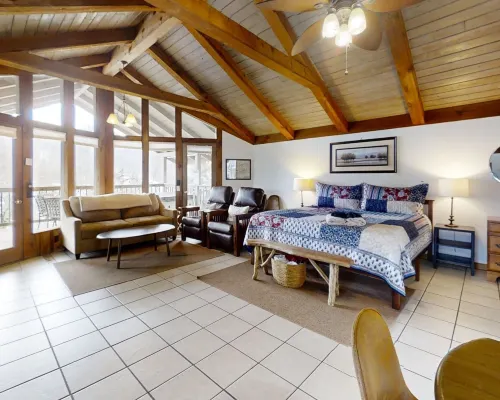 Riverview 1 Bedroom Cabin by RedAwning Hotels in Townsend