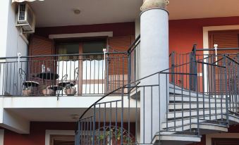 Adriana Holiday House , Free Parking, Wi Fi, Near Sea, Private Kitchen,